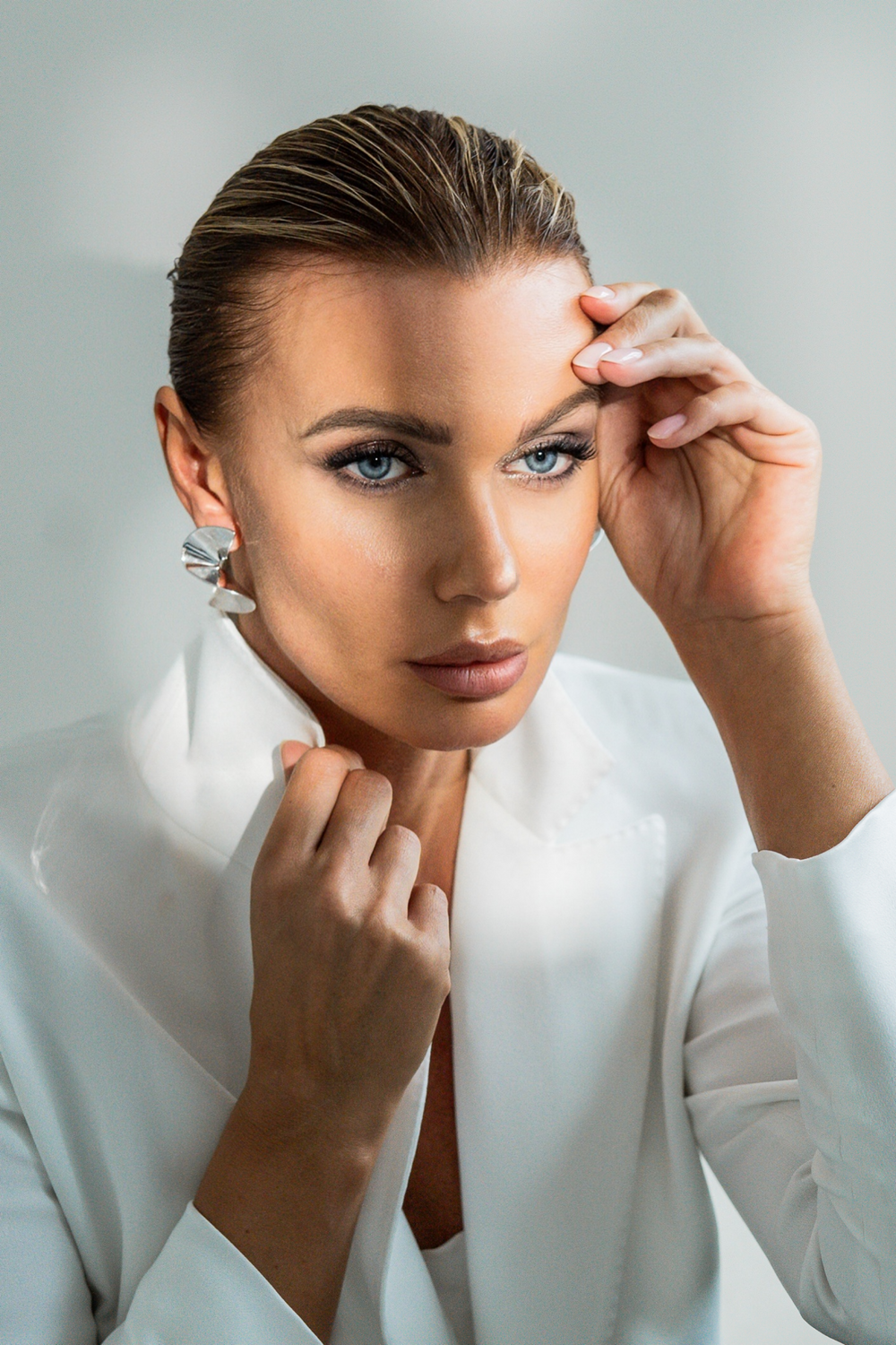 Sculptural L'oversize Twist Earrings - Silber