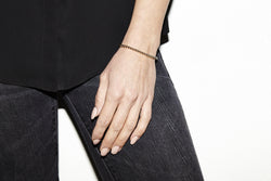 KANA Small - Engravable Bracelet  - Kugelarmband mit Gravuranhänger -  Gold - CLASSYANDFABULOUS JEWELRY